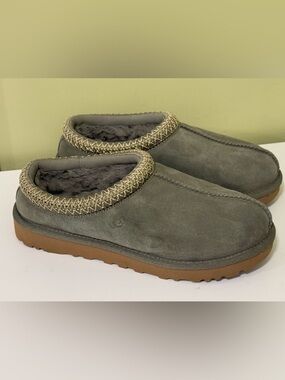 UGG Olive Suede Fleece-Lined Slip-On Clog size 8 women H20N17